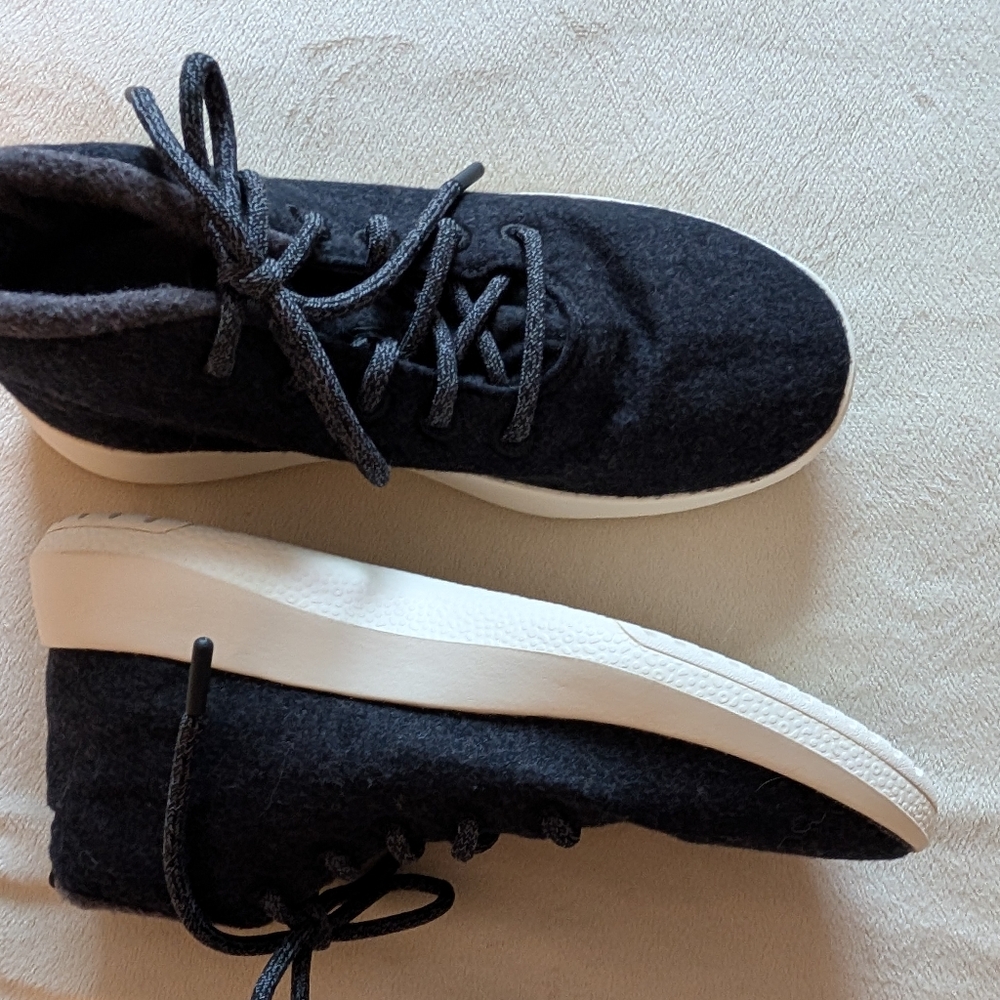 Women’s Allbirds Wool Runner-Up Mizzles - Size 9 - Tuke Jo / Black, Cream Sole